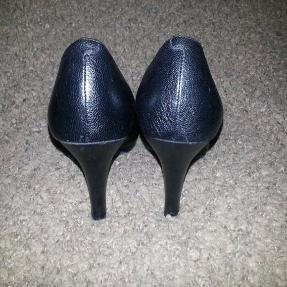 MARC BY MARC JACOBS-Logo Plaque Pump Heels-Black Leather-37.5M-6.5-Excellent - Picture 6 of 7